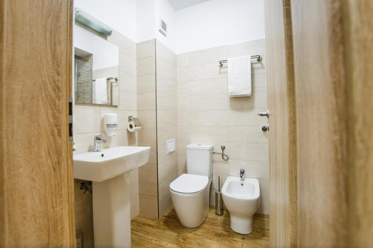 Sunny View 2 Bedroom Central Apartment ออราแด ภายนอก รูปภาพ